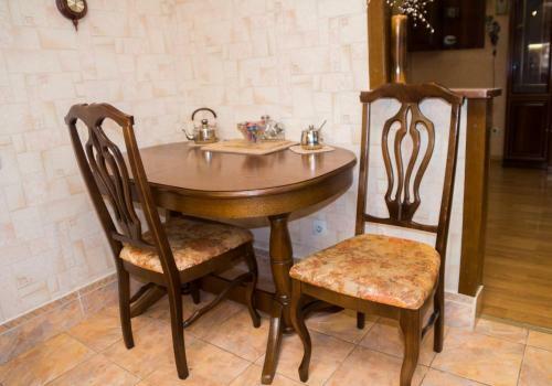 Apartment On Druzhby 105