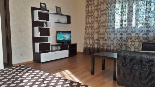 Apartment On Aleksandrova 8