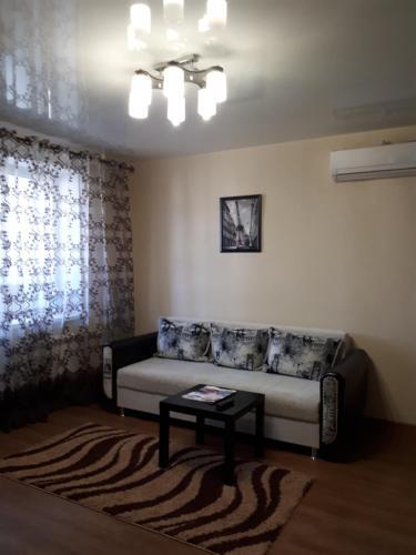 Apartment On Aleksandrova 8