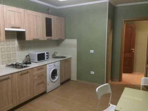 Apartment On Shustova 4