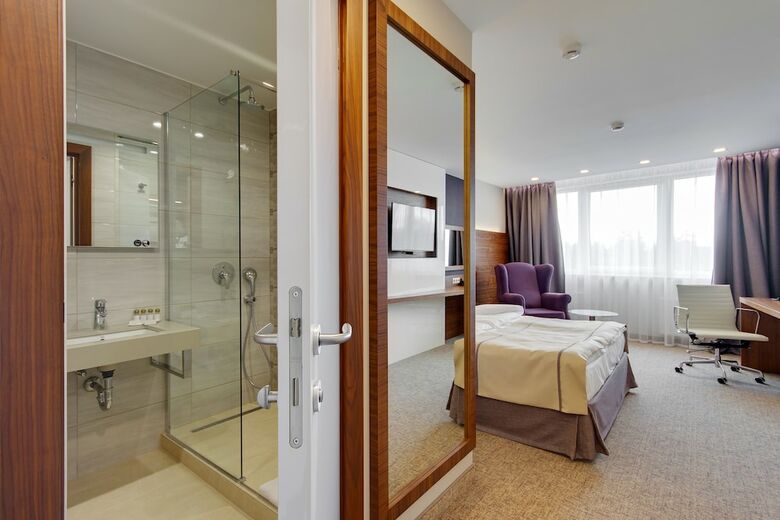 G9 Hotel
