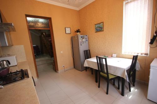 Hostal Anzhelika Albatros Guest House