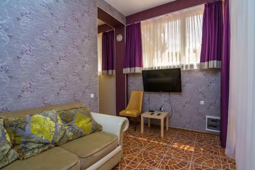 Hostal Anzhelika Albatros Guest House