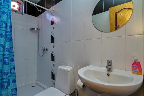 Hostal Anzhelika Albatros Guest House