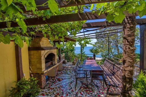 Hostal Anzhelika Albatros Guest House