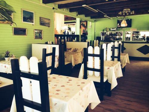 Hostal Holiday Village Bayar