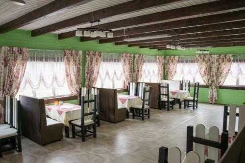 Hostal Holiday Village Bayar