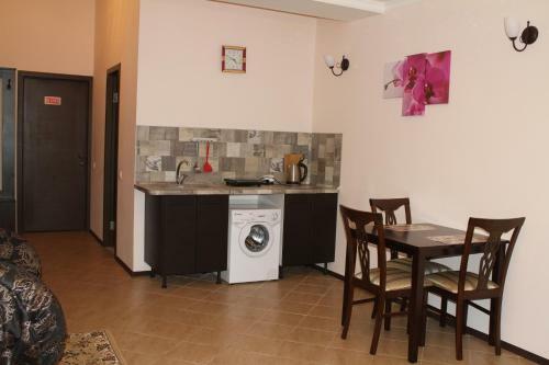 Hotel Gostinitsa Mir Na Karbysheva