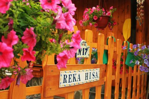 Hostal Reka Hisa River Side Lodge