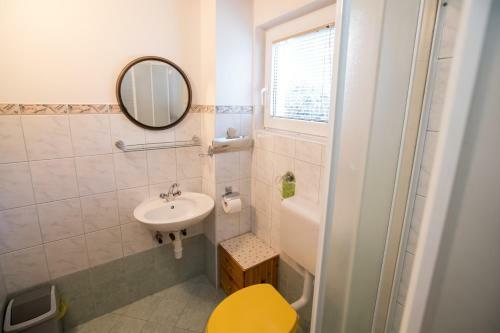 Hostal Apartments Pri Urhu