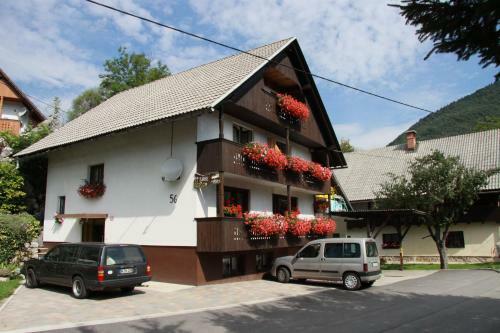 Hostal Apartments Pri Urhu