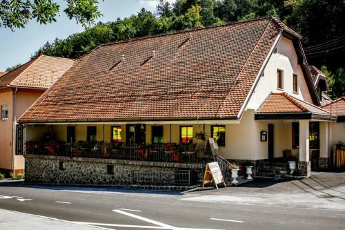 Hostal Framski Hram Guest House