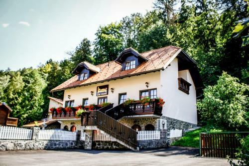 Hostal Framski Hram Guest House