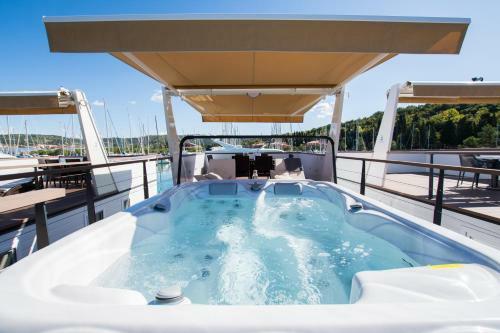 Floating Sea Houses Marina Lux