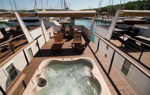 Floating Sea Houses Marina Lux