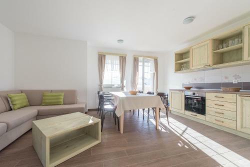 Hostal Apartments And Rooms Tolc