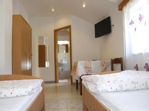 Hostal Guesthouse Mirjam