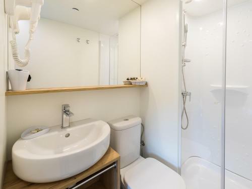 Chateau Ram?ak, Vineyard Glamping Resort