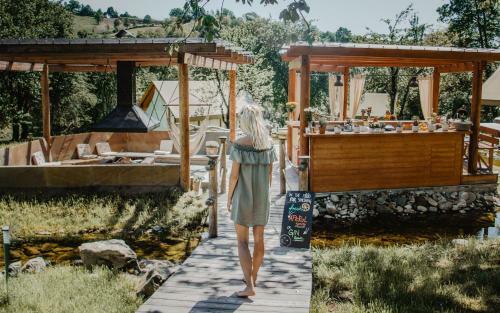 Chateau Ram?ak, Vineyard Glamping Resort