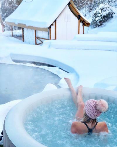 Chateau Ram?ak, Vineyard Glamping Resort