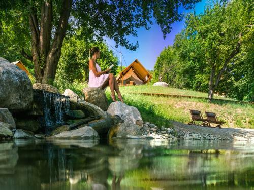 Chateau Ram?ak, Vineyard Glamping Resort