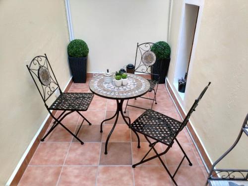 Hostal Phiros B&B