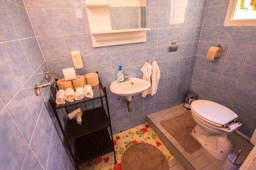 Hostal Phiros B&B