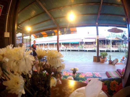 Baanklong Amphawa Homestay