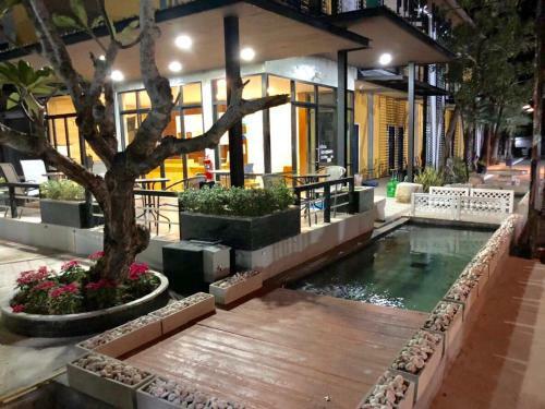 Albergue The C Hotel