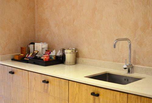 Hotel Toscana Town Square Suites