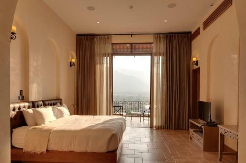 Hotel Toscana Town Square Suites