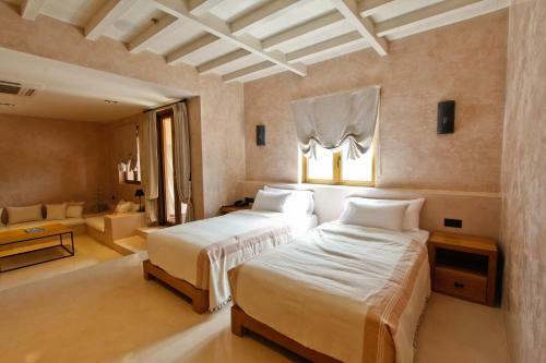 Hotel Toscana Town Square Suites