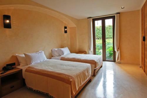 Hotel Toscana Town Square Suites