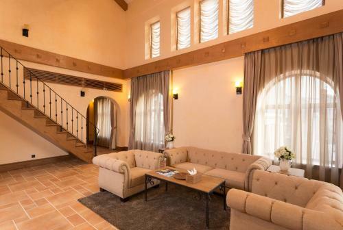 Hotel Toscana Town Square Suites