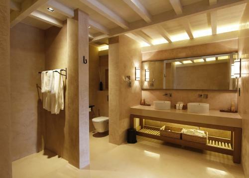 Hotel Toscana Town Square Suites