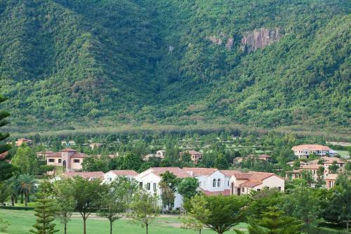 Hotel Toscana Town Square Suites