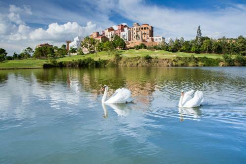 Hotel Toscana Town Square Suites