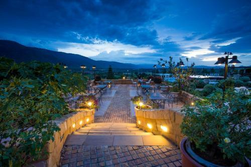 Hotel Toscana Town Square Suites