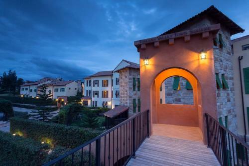 Hotel Toscana Town Square Suites