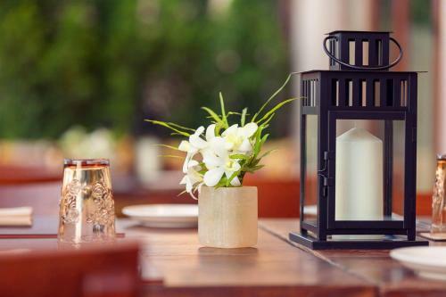 Hotel Toscana Town Square Suites