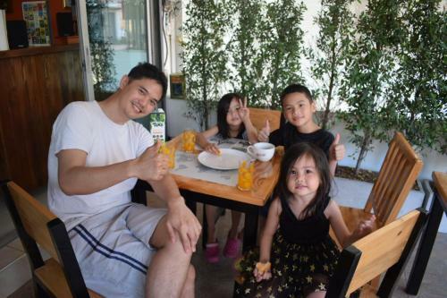 Apartamento Phacharee Guest House Bangsaray