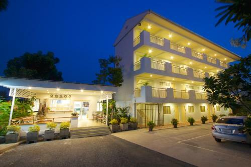 Aparthotel Charn Residence
