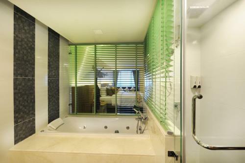 Grand Ratchapruek Hotel