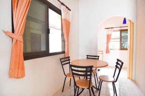 Hostal Oyo 570 Seaside Hua Hin