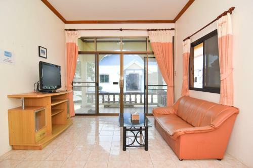 Hostal Oyo 570 Seaside Hua Hin