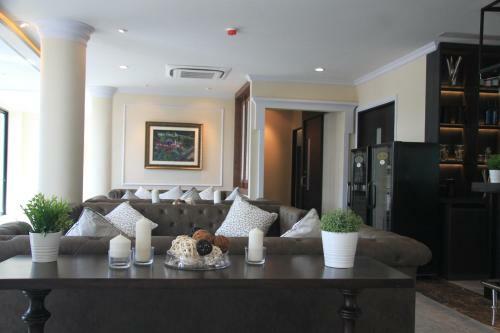 The Green View Hotel