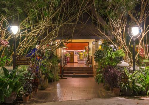 Hotel Phuwanalee Resort