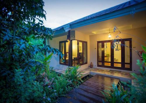 Hotel Phuwanalee Resort