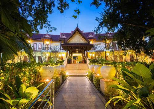 Hotel Phuwanalee Resort