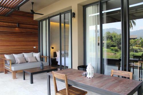 Hotel Atta Lakeside Resort Suite